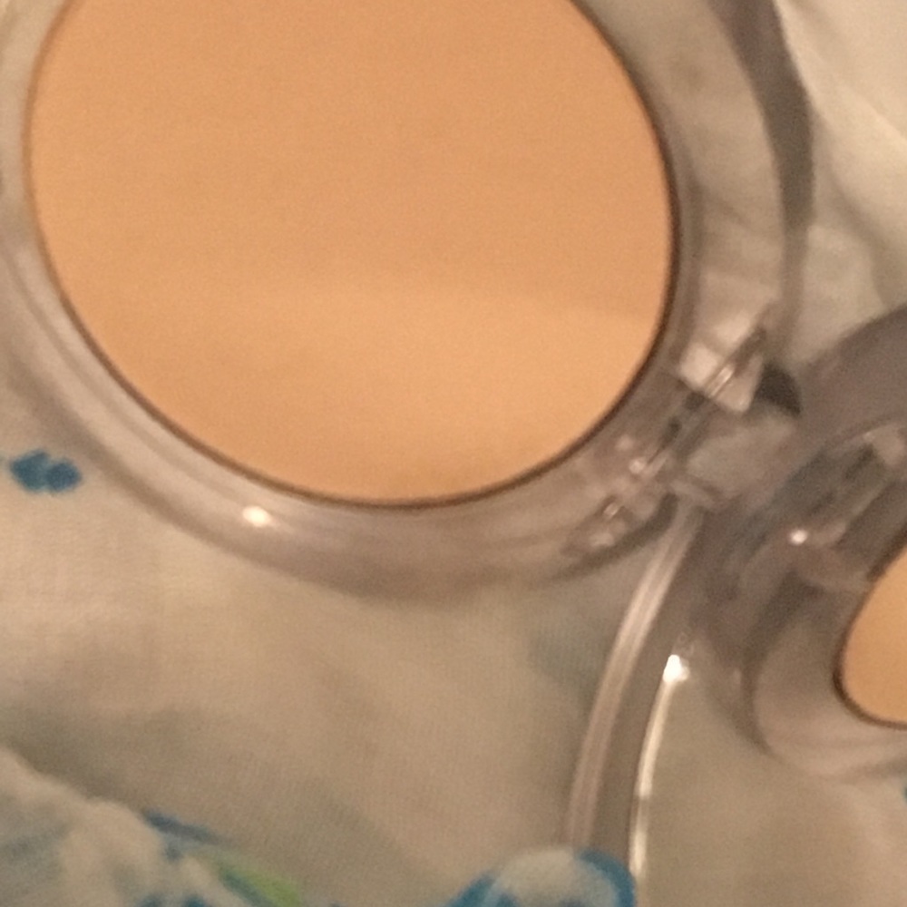 4 N 1 Mineral Cosmetic Powder Foundation
